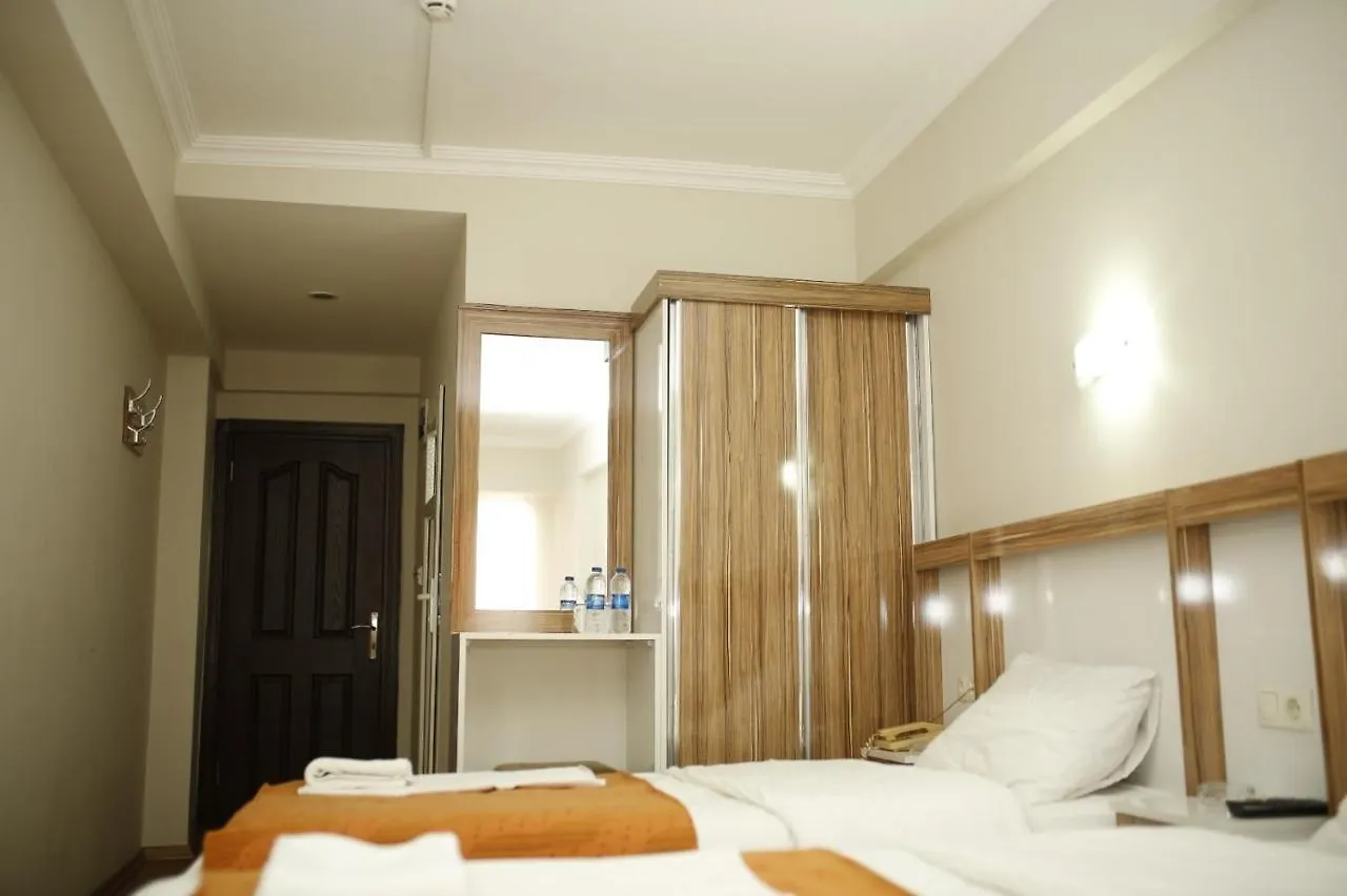 Oezhan Hotel Antalya